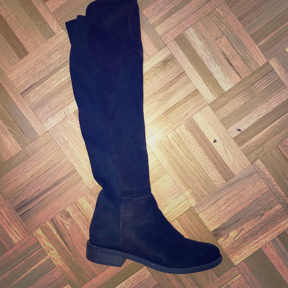 knee length boots.